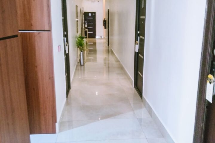 Ballroom/Hall 36 of 40