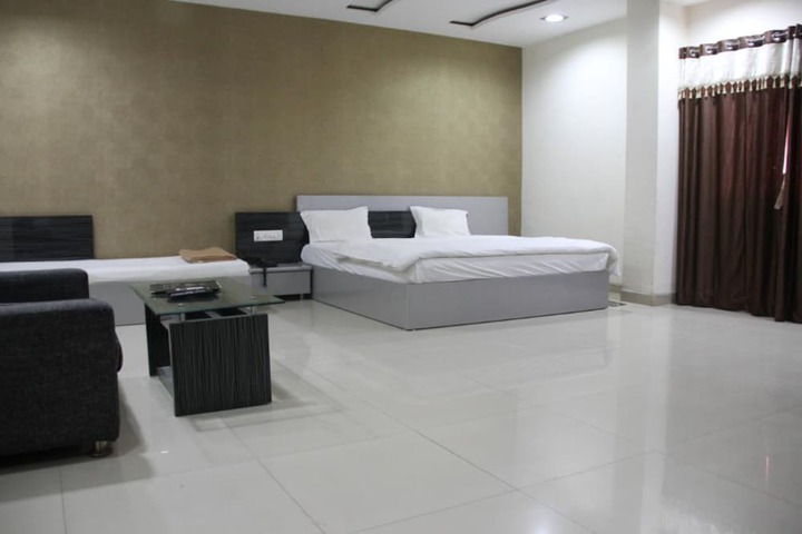 Room 9 of 17