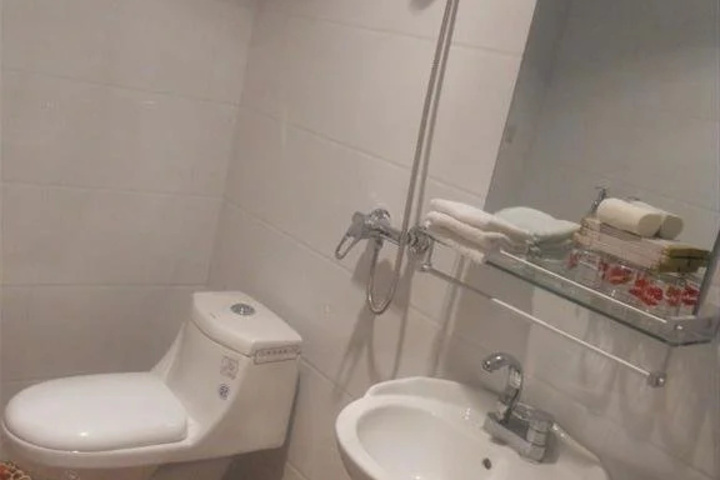 Room 6 of 10