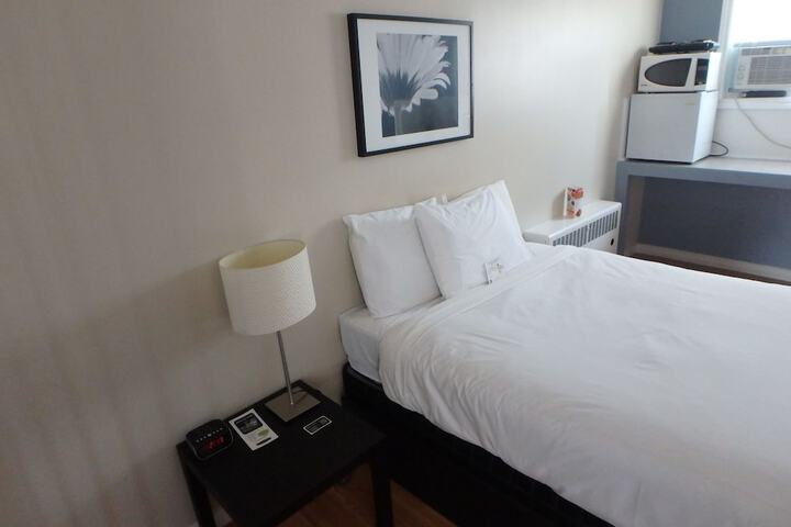 Room 27 of 43