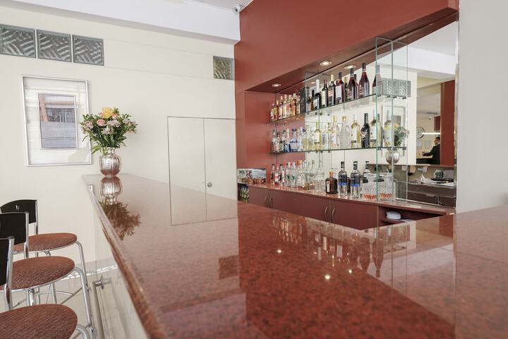 Lounge 58 of 64