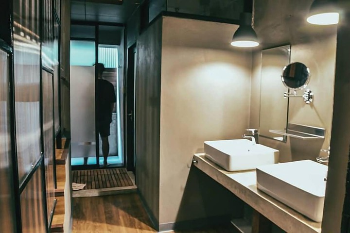 Room 64 of 92