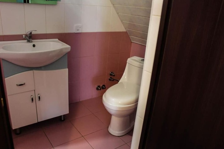 Room 8 of 123