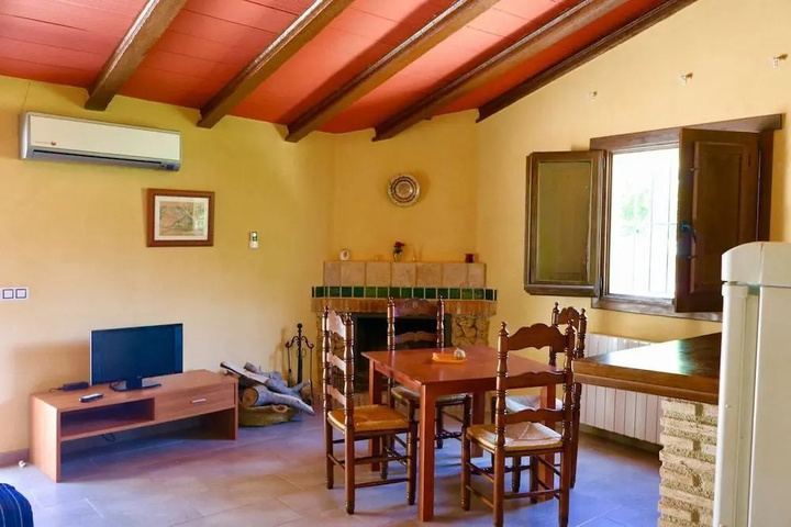 Room 5 of 18