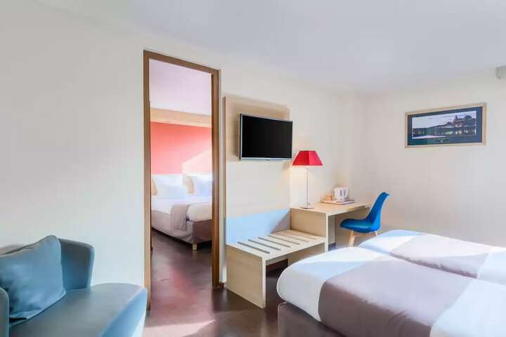 Room 9 of 44
