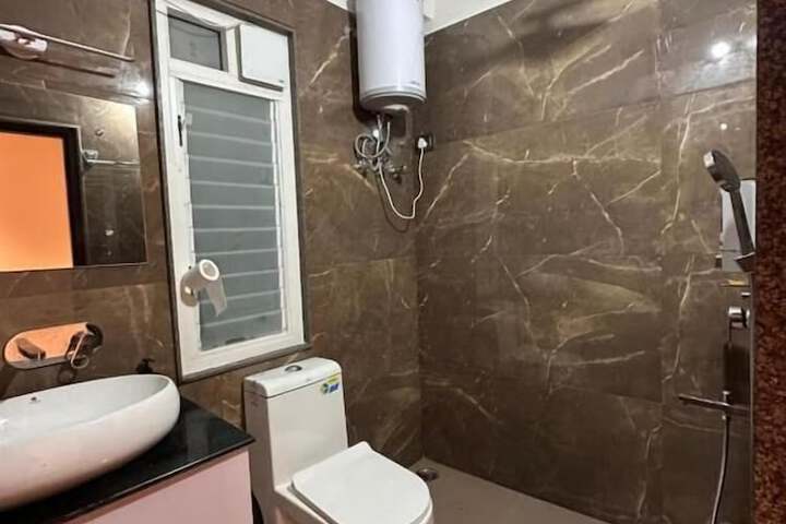 Room 28 of 32