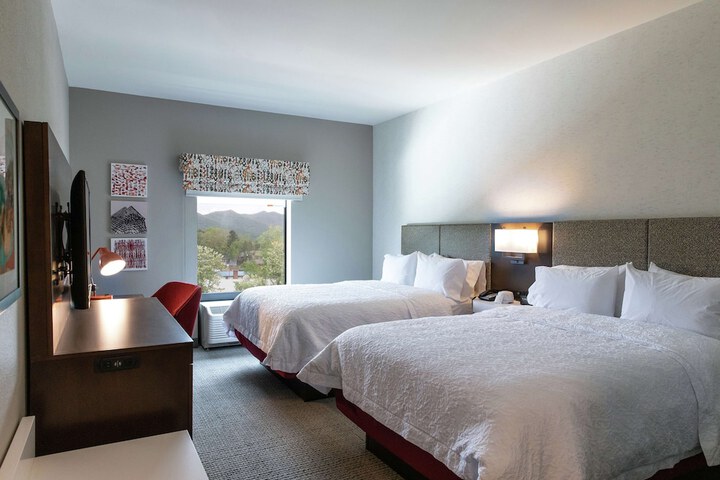 2 Queen Beds Hearing Accessible (3 of 6)