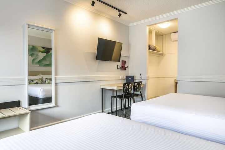 Room 7 of 40