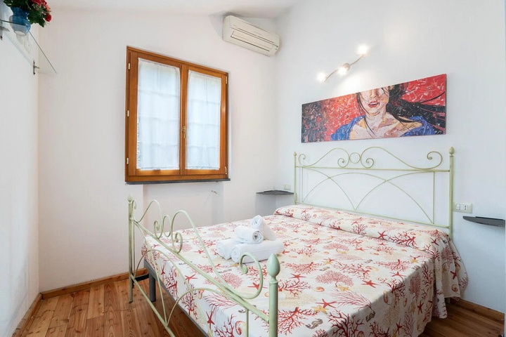 Room 5 of 13