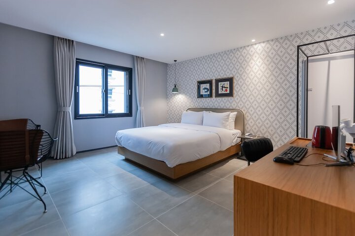 Room 20 of 33