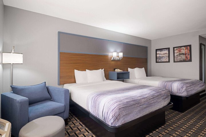 2 Queen Beds (5 of 14)