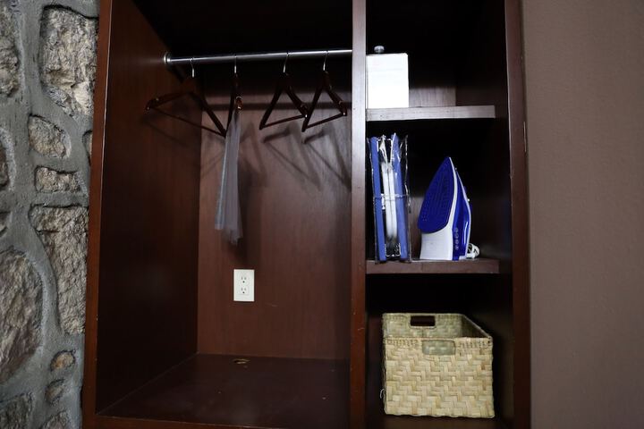 Room 4 of 117