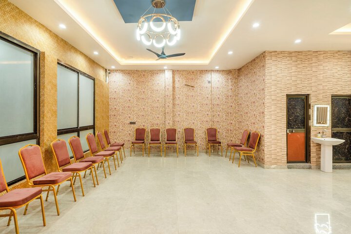 Ballroom/Hall 36 of 46