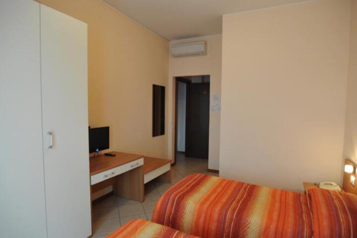 HOTEL ROSA