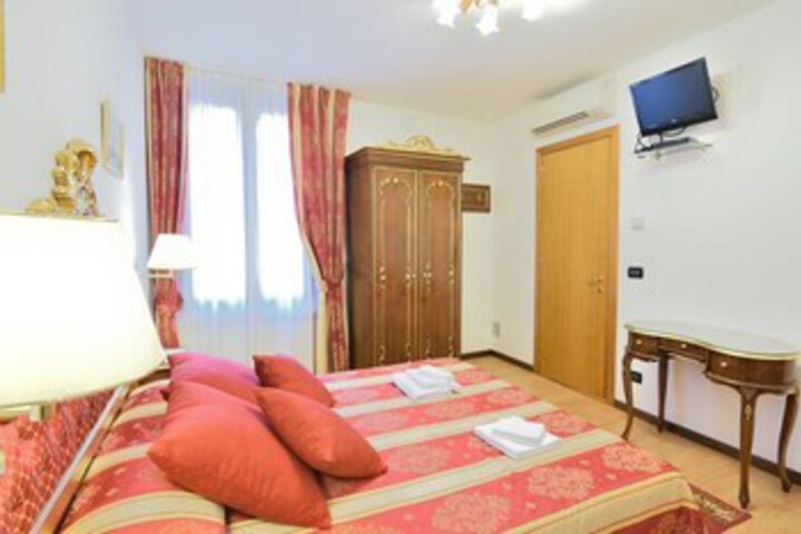 Room 11 of 53
