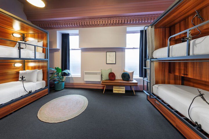 Room 21 of 42