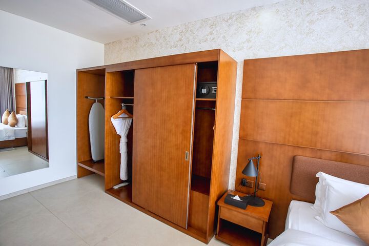 Room 10 of 33
