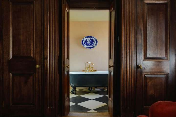 Room 49 of 71