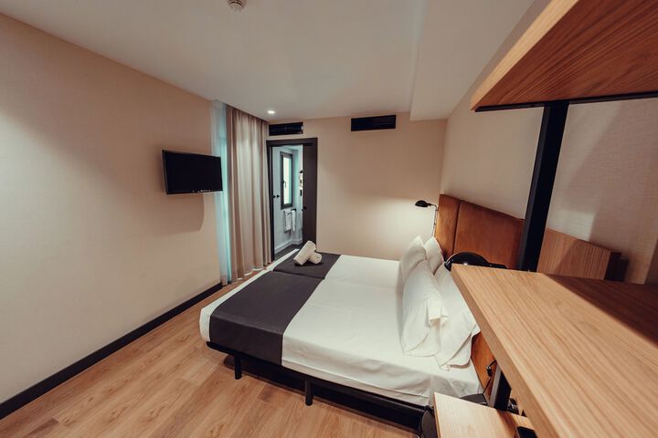 Room 33 of 110
