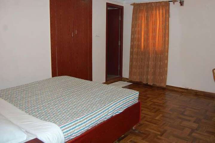 Room 8 of 18