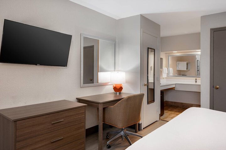 Room 22 of 46