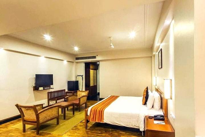 Room 10 of 33