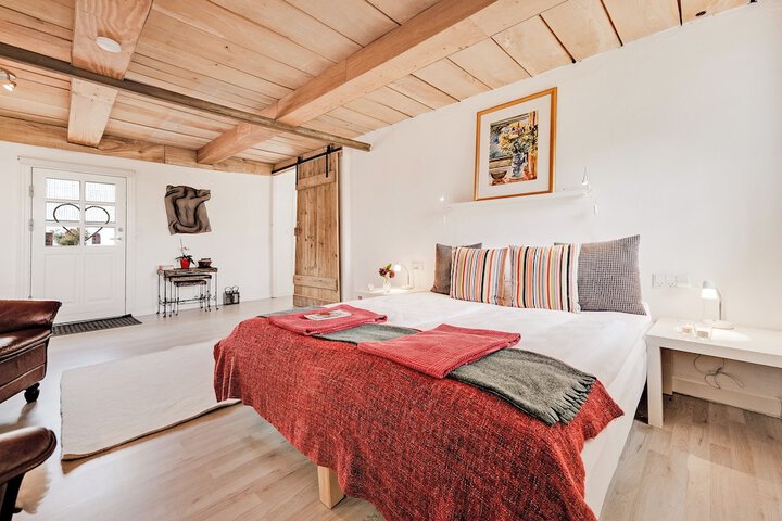 Room 4 of 61