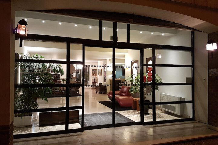Hotel 2 of 58
