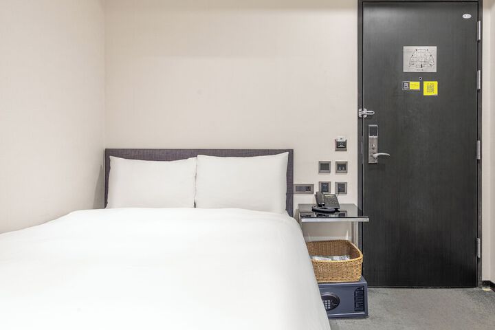 Room 103 of 162