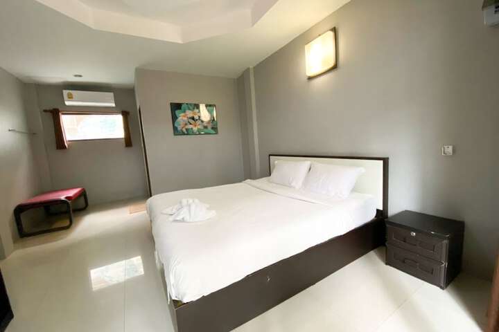 Room 18 of 133