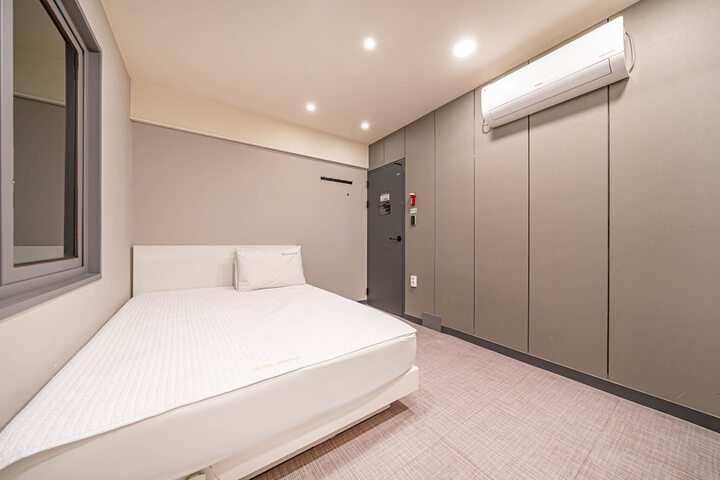 Room 22 of 53
