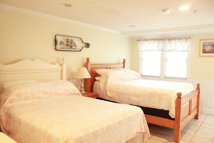 Room 43 of 230