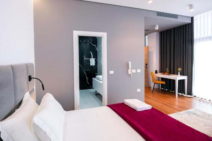 Room 18 of 83