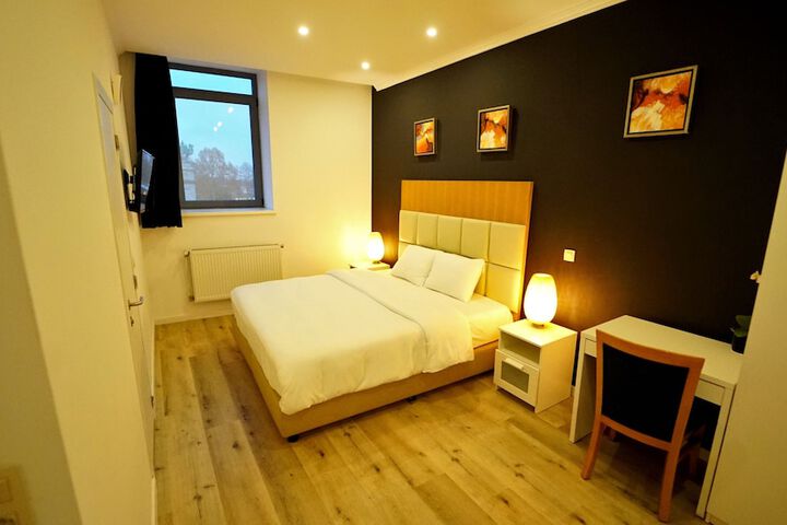 Room 3 of 11