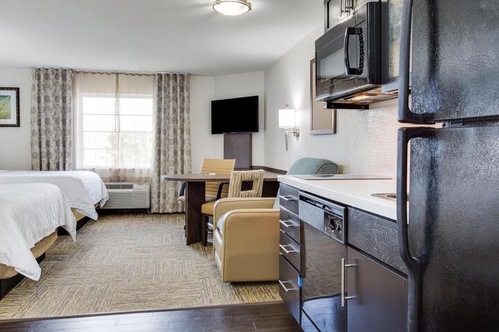 Studio Suite Queen Bed (13 of 17)