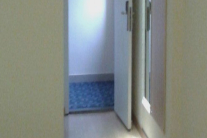 Room 4 of 8