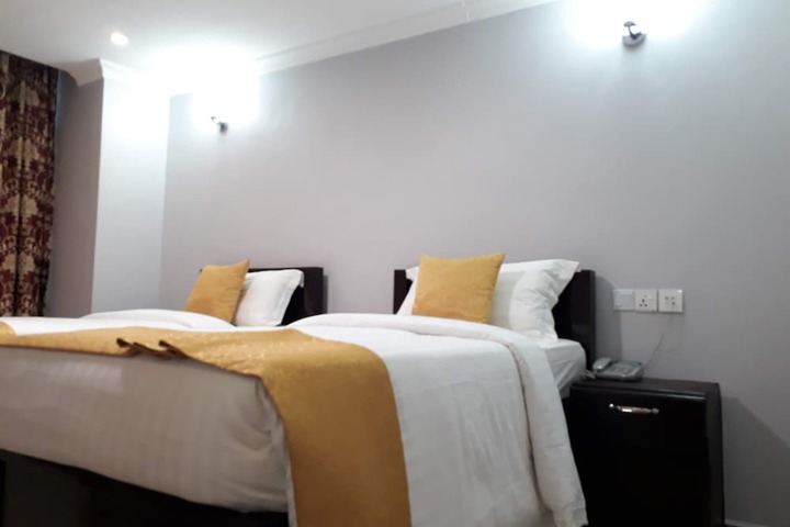 Room 14 of 40