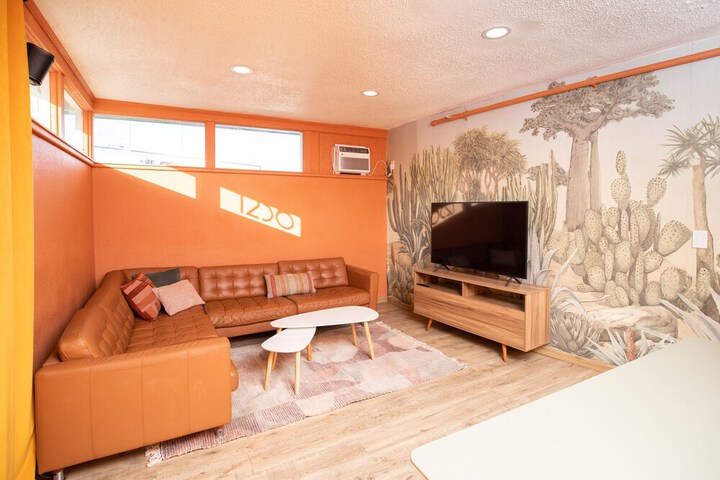 Room 9 of 32