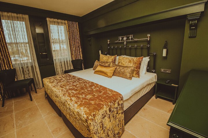 Room 5 of 84