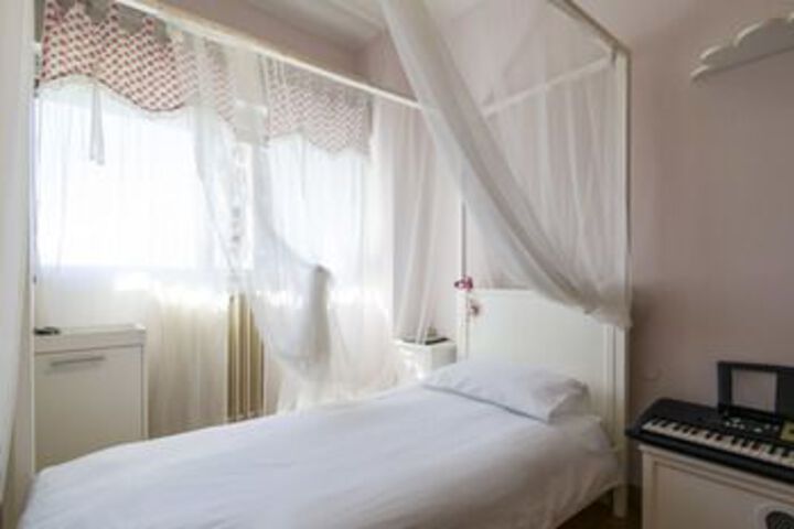Room 10 of 52