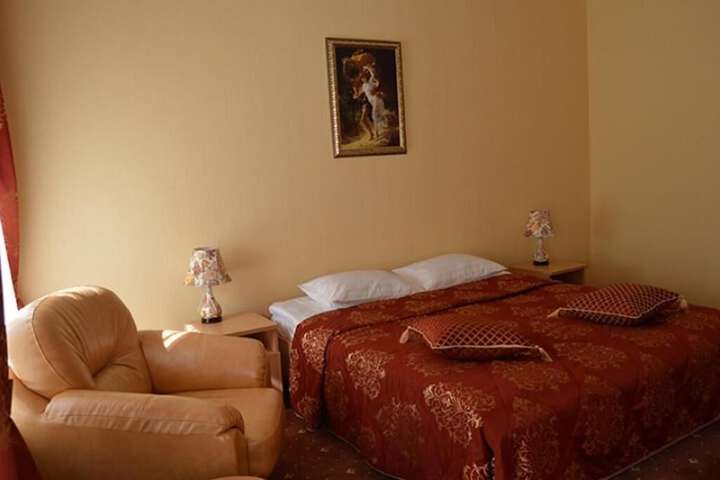 Room 13 of 19
