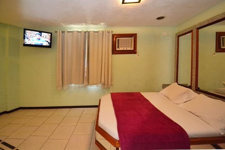 Room 8 of 25