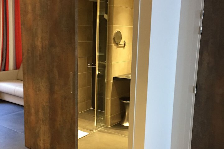 Room 58 of 103