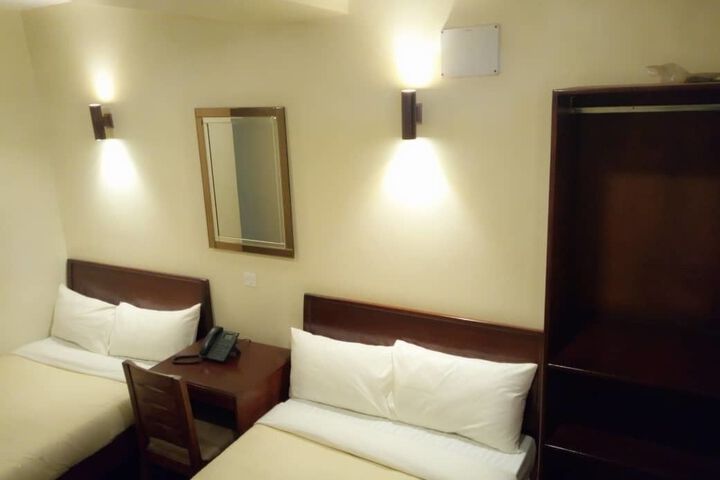 Room 9 of 21