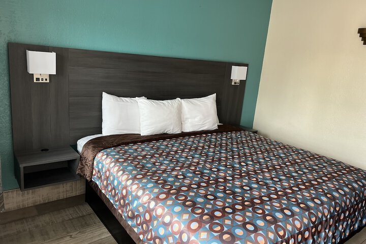 Room 11 of 35