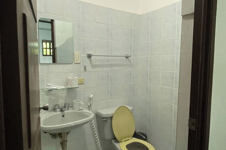 Room 62 of 68