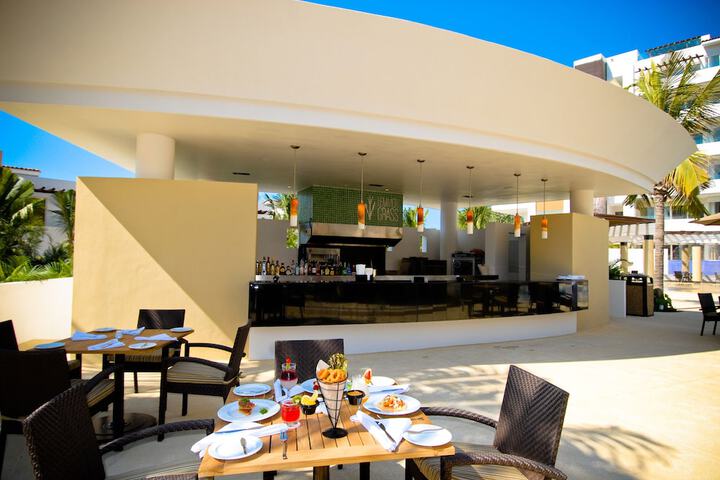 Lounge 208 of 251