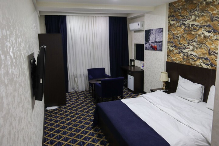 Room 19 of 38