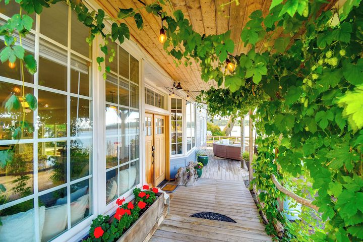 Gig Harbor House w / Private Beach + Views!