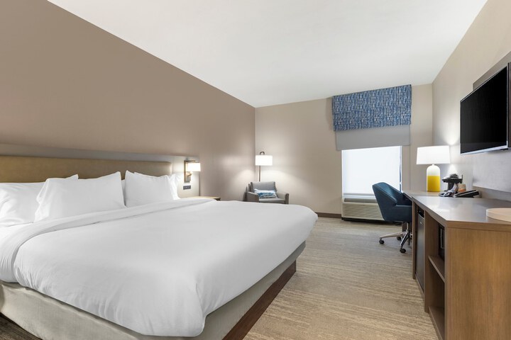 1 King Bed (8 of 11)